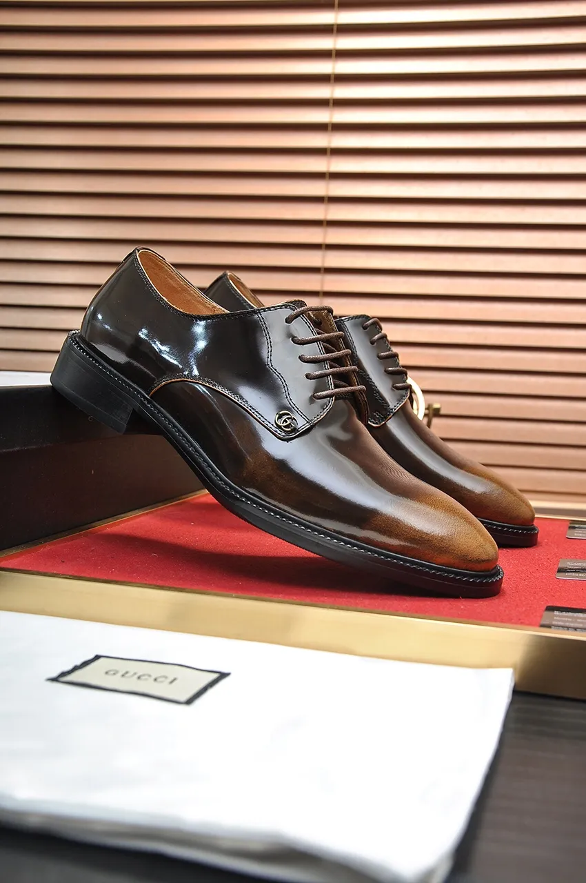 Men's shoes💰500💶Italy's top luxury men's shoe giant (GUCCI) (Gucci) (full cowhide lining) new arrival🍃Original European style🔰 Pleasant to the eye😍In order to make the shoes more durable and non-deformable🌀The production continues to follow traditional methods but there is still no lack of innovation💪Choose original sheepskin for the leather♻️ Smooth and natural And extra bright ⭐Made of imported cowhide, the first choice of rich people 38-45 (45 customized)